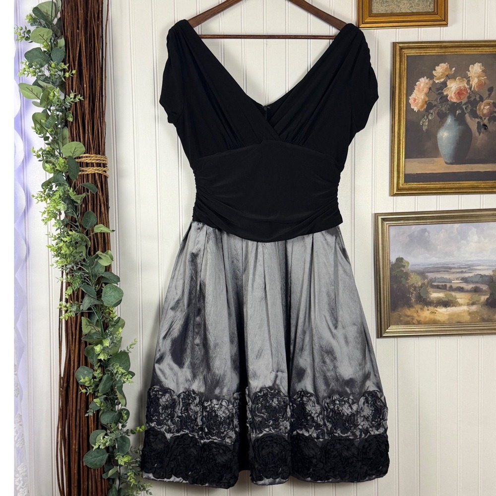 S.L. Fashions Cocktail Dress Womens 14P Black Silver Excellent Floral Hem